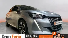 Gris / plata Usado 2022 Peugeot 208 Allure Utilitario | 13.390 € (Precio justo)