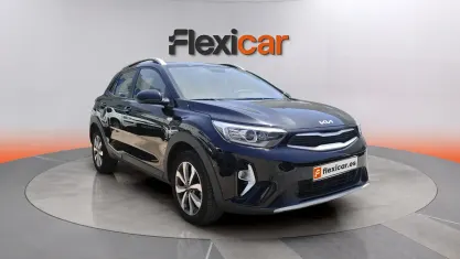 Usado Kia Stonic 84 CV (61 kW) 2021 Negro SUV