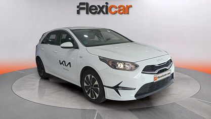Usado Kia Ceed 101 CV (74 kW) 2024 Blanco Utilitario