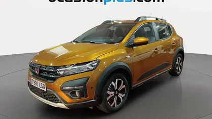 Usado Dacia Sandero Comfort 101 CV (74 kW) 2021 Naranja Utilitario