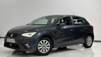 Gris Usado 2021 Seat Ibiza Style Plus Utilitario | 14.890 € (Precio justo)