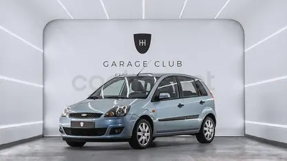 Usado Ford Fiesta 100 CV (73 kW) 2007 Azul Utilitario