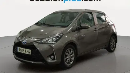 Usado Toyota Yaris Active 100 CV (73 kW) 2017 Gris Utilitario