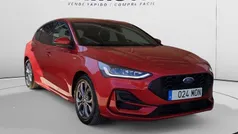 Rojo Usado 2023 Ford Focus ST-Line X Berlina | 19.490 € (Precio justo)