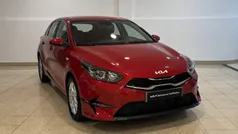 Rojo Usado 2024 Kia Ceed Berlina | 21.950 € (Precio justo)