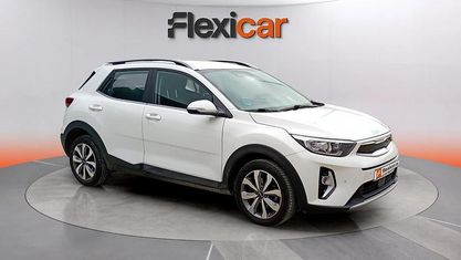 Usado Kia Stonic 101 HP (74 kW) 2021 Branco SUV