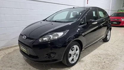 Usado Ford Fiesta Trend 69 CV (50 kW) 2010 Negro Utilitario