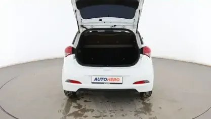 Brugt Hyundai i20 Comfort 85 HK (62 kW) 2016 Hvid Sedan