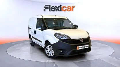 Usado Fiat Doblò 105 CV (77 kW) 2022 Blanco Monovolumen