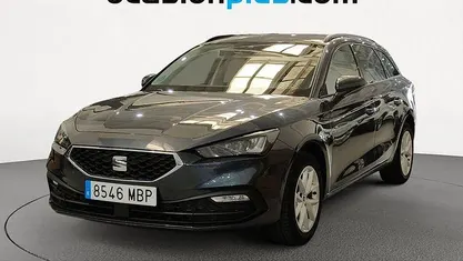 Usado Seat Leon Style 110 CV (80 kW) 2022 Gris Monovolumen