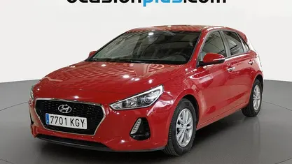 Usado Hyundai i30 120 CV (88 kW) 2018 Rojo Utilitario