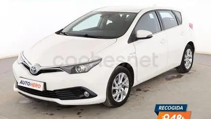Usado Toyota Auris Hybrid Active 136 CV (100 kW) 2016 Blanco Berlina