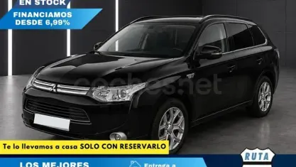 Usado Mitsubishi Outlander P-HEV 203 CV (149 kW) 2014 Negro Pickup/Camioneta