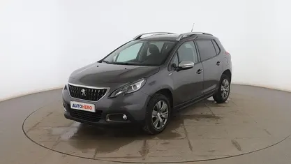 Usado Peugeot 2008 Style 100 CV (73 kW) 2018 Gris SUV