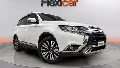 Blanco Usado 2019 Mitsubishi Outlander Motion SUV | 18.990 € (Precio justo)