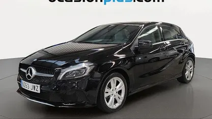 Usado Mercedes A180 Style 122 CV (89 kW) 2017 Negro Utilitario