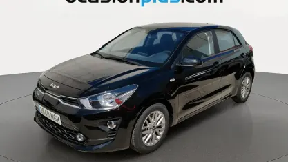 Käytetty Kia Rio 101 HP (74 kW) 2023 Valkoinen Viistoperä