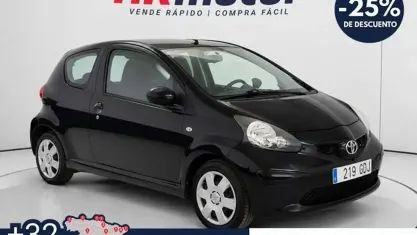 Usado Toyota Aygo 54 CV (39 kW) 2008 Negro Utilitario