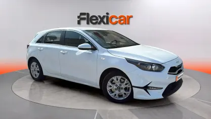 Usado Kia Ceed 136 CV (100 kW) 2023 Blanco Utilitario
