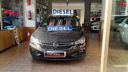 Usado Opel Astra Dynamic 110 CV (80 kW) 2016