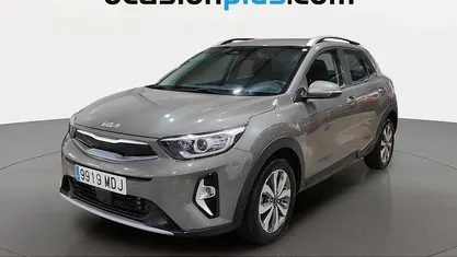 Usado Kia Stonic 120 CV (88 kW) 2023 Verde SUV