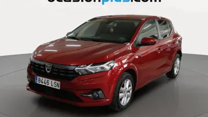 Usado Dacia Sandero Comfort 67 CV (49 kW) 2021 Rojo Utilitario
