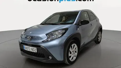 Usado Toyota Aygo X Play 72 CV (52 kW) 2025 Gris SUV