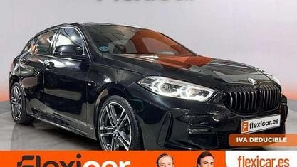 Begagnad BMW 118 136 HK (100 kW) 2023 Svart Halvkombi
