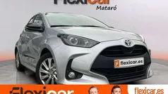 Gris Usado 2022 Toyota Yaris Hybrid Active Utilitario | 16.990 € (Buen precio)