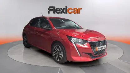 Usado Peugeot 208 Allure 101 CV (74 kW) 2023 Granate Utilitario