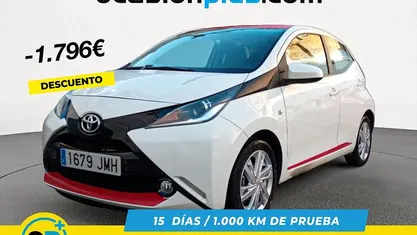 Blanco Usado 2016 Toyota Aygo X-play Utilitario | 8194 € (Precio justo)