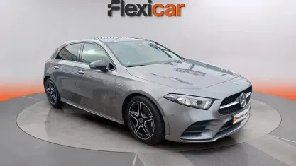 Usado Mercedes A180 116 CV (85 kW) 2022 Gris Utilitario