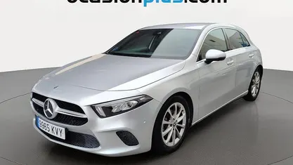 Usado Mercedes A180 116 CV (85 kW) 2019 Gris plata Utilitario