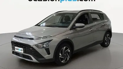 Usado Hyundai Bayon 84 CV (61 kW) 2022 Gris SUV
