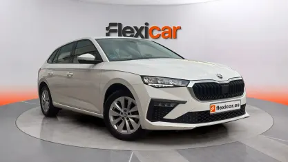 Usado Skoda Scala Essence 95 CV (69 kW) 2024 Blanco Utilitario