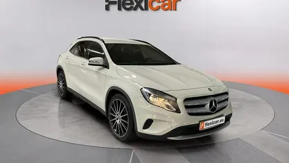 Usado Mercedes GLA180 109 CV (80 kW) 2016 Blanco SUV