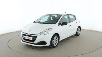 Usado Peugeot 208 Access 82 CV (60 kW) 2017 Blanco Utilitario