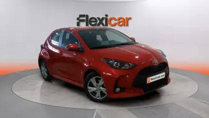 Usado Toyota Yaris Hybrid Active 92 CV (67 kW) 2025 Rojo Berlina