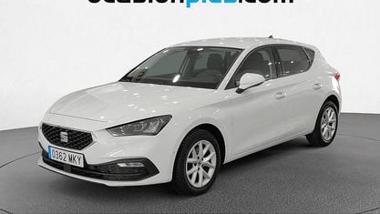Begagnad Seat Leon Style 131 HK (96 kW) 2023 Vit Halvkombi