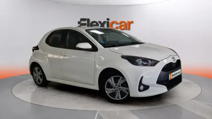 Usado Toyota Yaris Hybrid Active 116 CV (85 kW) 2025 Blanco Berlina
