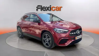 Usado Mercedes GLA200 150 CV (110 kW) 2025 Rojo SUV