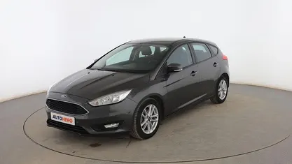 Käytetty Ford Focus Business Edition 125 HP (91 kW) 2017 Harmaa Viistoperä