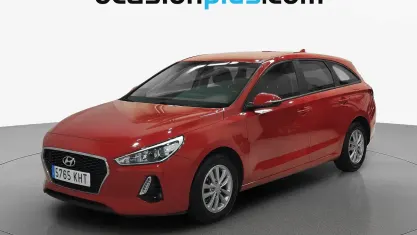 Usado Hyundai i30 120 CV (88 kW) 2018 Rojo Familiar