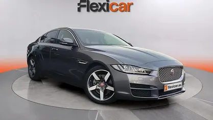 Usado Jaguar XE Pure 241 CV (177 kW) 2018 Gris Berlina