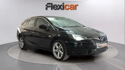 Usado Opel Astra Business 145 CV (106 kW) 2021 Negro Familiar