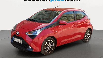 Używany Toyota Aygo X-play 72 KM (52 kW) 2021 Czerwony Hatchback