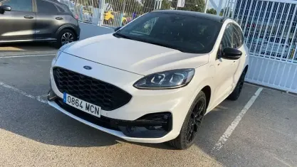 Usado Ford Kuga ST-Line X 225 CV (165 kW) 2022 Blanco SUV