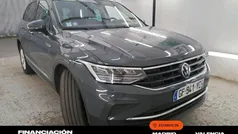 Gris Usado 2022 VW Tiguan Life SUV | 25.850 € (Super precio)