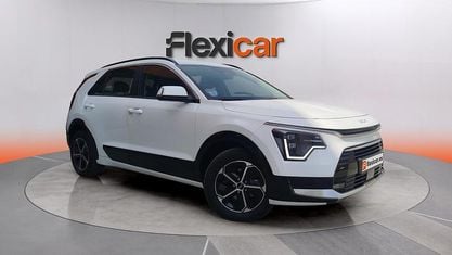 Usado Kia Niro 129 HP (94 kW) 2025 Branco SUV