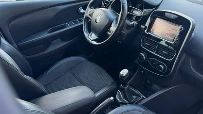 Blanco Usado 2017 Renault Clio GrandTour Zen Familiar | 10.999 €